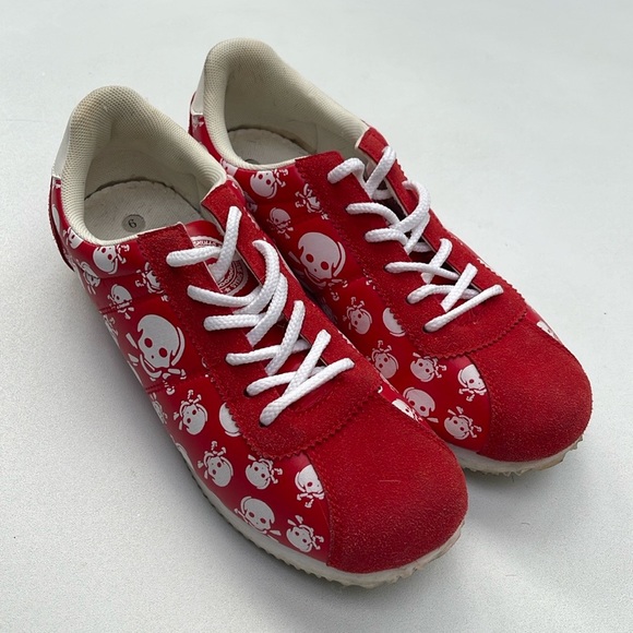 Red Skull Pattern Women's Sneakers - Picture 5 of 16